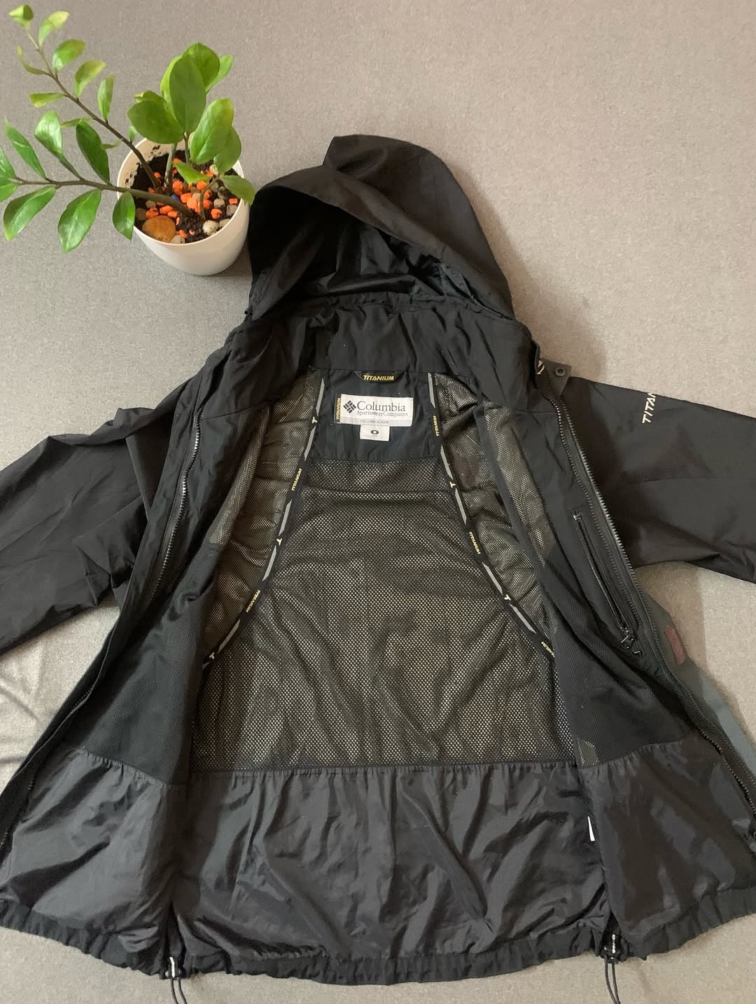 Columbia Black - Waterproof Windcheater Jacket | Unisex Outdoor Wear